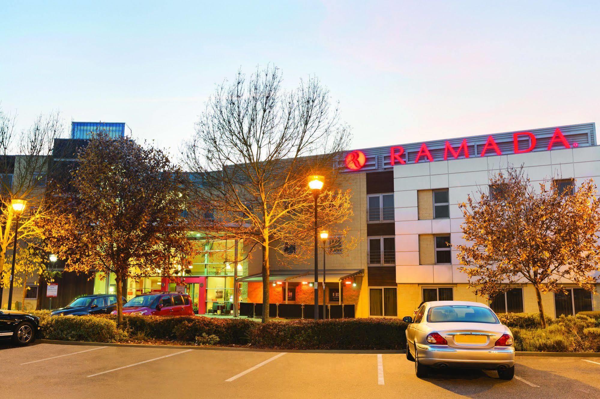 Ramada London North Hotel Edgware Exterior photo