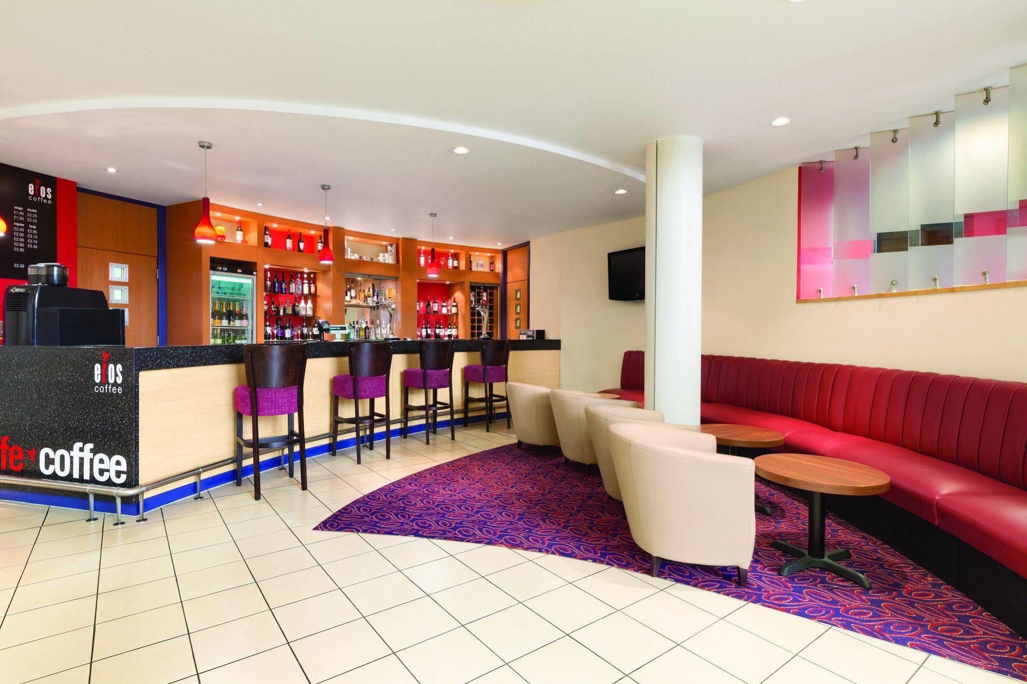 Ramada London North Hotel Edgware Exterior photo